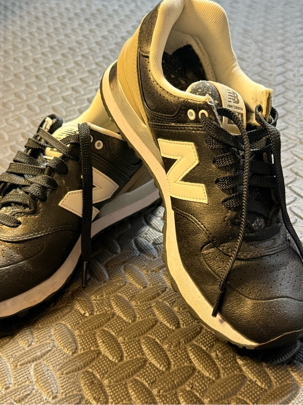 New Balance 574 Women’s 8.5 Black White Classic Sneakers WL574RAA
